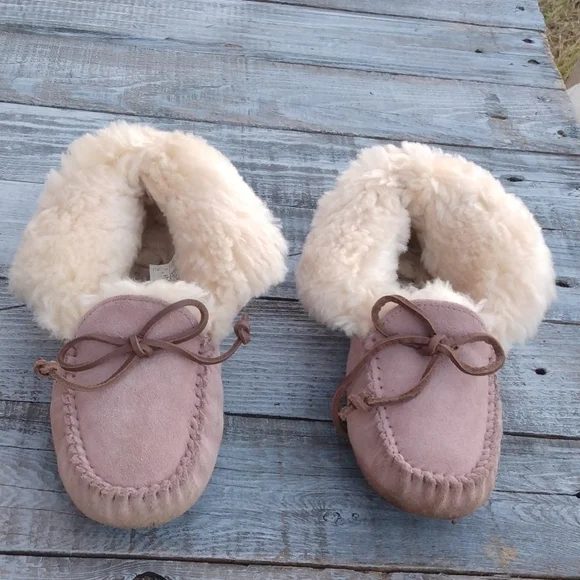 UGG Slippers - Picture 3 of 13